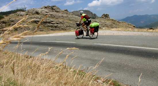 Malgré la fatigue, Olivier Godin et son vélo poursuivent l'aventure