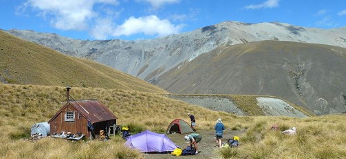 Bivouaquer le long du sentier Te Araroa est une aventure en soi.